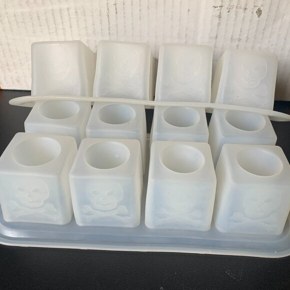 HALLOWEEN - 2 white silicone ICE molds for 8/ea shot glasses SKULL & CROSSBONES - Picture 1 of 5